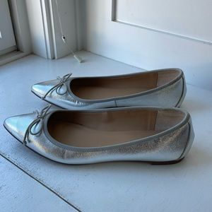 Banana Republic silver flats. Excellent condition
